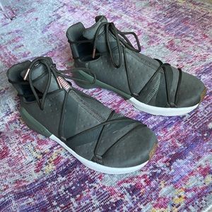 Puma Womens Fierce Rope Sneaker
Olive Green Us 9